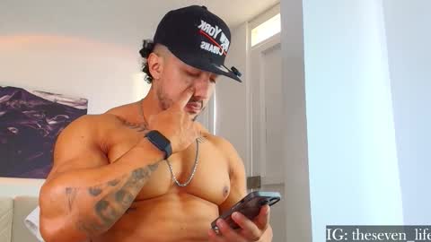 Snapshot of nikolaylisin chatting on 11.21.25 Niko online show from 11.21.25