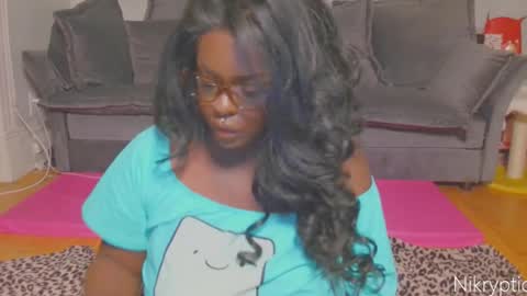 Snapshot of nikryptic chatting on 11.29.25 Nikole online show from 11.29.25