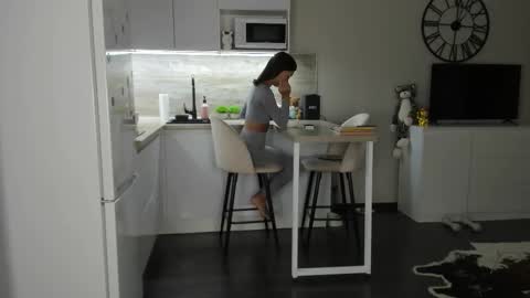 Bella online show from 09.29.25