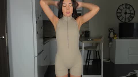 Bella online show from 11.26.25