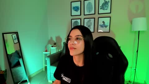 Nina online show from 09.18.25