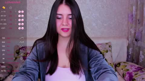 Snapshot of nina__si chatting on 01.11.25 Nina online show from 01.11.25