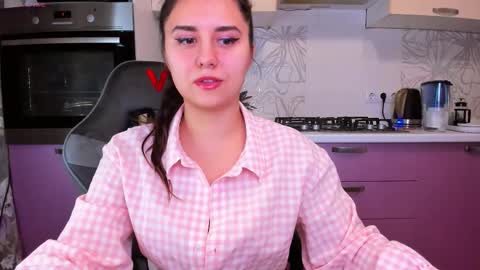 Snapshot of nina__si chatting on 09.27.25 Nina online show from 09.27.25