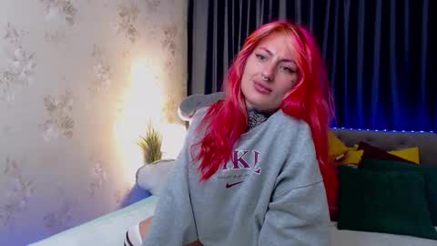 Snapshot of nina_b1um chatting on 10.03.25 Nina online show from 10.03.25