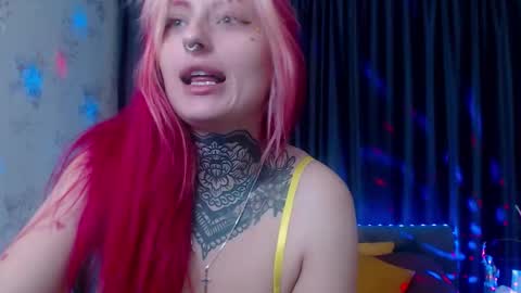 Snapshot of nina_b1um chatting on 10.27.25 Nina online show from 10.27.25