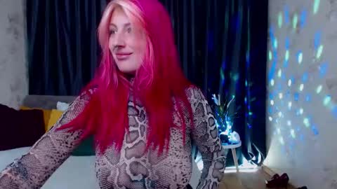 Snapshot of nina_b1um chatting on 11.10.25 Nina online show from 11.10.25