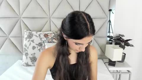  Nina  online show from 10.06.25