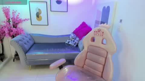 Nina  online show from 02.18.26