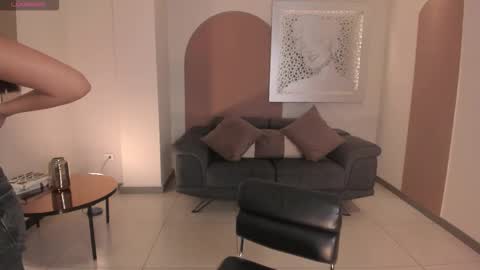 Snapshot of ninablumm chatting on 10.24.25 Nina online show from 10.24.25