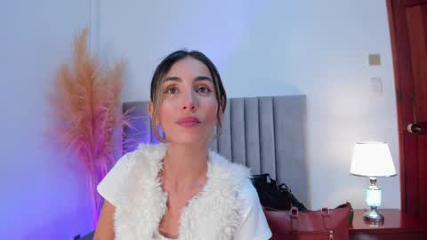 Snapshot of ninacavallli chatting on 12.27.24 Nina online show from 12.27.24