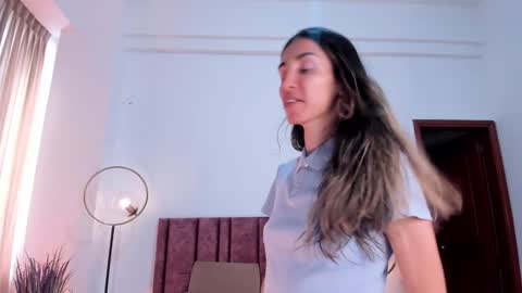 Snapshot of ninacavallli chatting on 01.12.25 Nina online show from 01.12.25