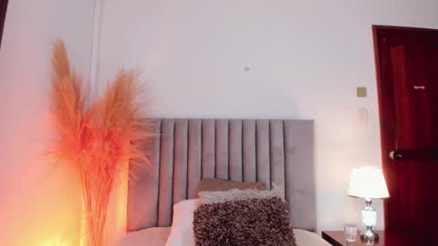 Snapshot of ninacavallli chatting on 02.18.25 Nina online show from 02.18.25