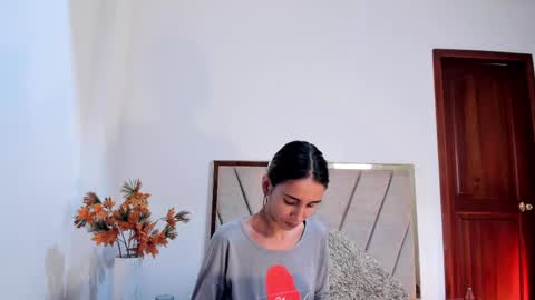 Snapshot of ninacavallli chatting on 03.04.25 Nina online show from 03.04.25