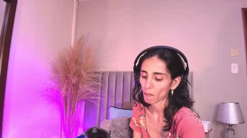 Snapshot of ninacavallli chatting on 09.08.25 Nina online show from 09.08.25