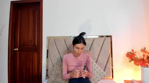 Snapshot of ninacavallli chatting on 09.11.25 Nina online show from 09.11.25