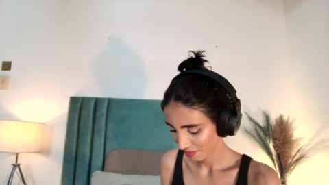 Snapshot of ninacavallli chatting on 09.23.25 Nina online show from 09.23.25