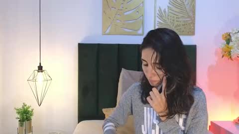 Snapshot of ninacavallli chatting on 09.29.25 Nina online show from 09.29.25