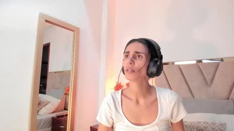 Snapshot of ninacavallli chatting on 10.06.25 Nina online show from 10.06.25