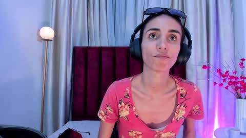 Snapshot of ninacavallli chatting on 10.09.25 Nina online show from 10.09.25