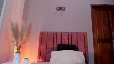 Snapshot of ninacavallli chatting on 10.26.25 Nina online show from 10.26.25