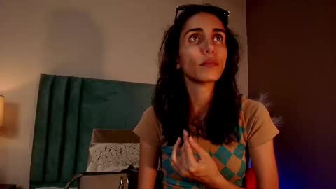 Snapshot of ninacavallli chatting on 10.28.25 Nina online show from 10.28.25