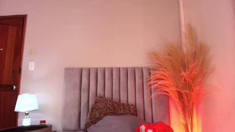 Snapshot of ninacavallli chatting on 11.11.25 Nina online show from 11.11.25