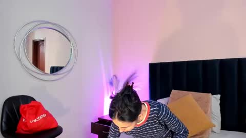 Snapshot of ninacavallli chatting on 11.14.25 Nina online show from 11.14.25