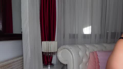 Snapshot of ninacrystal chatting on 02.14.25 NinaCrystal online show from 02.14.25