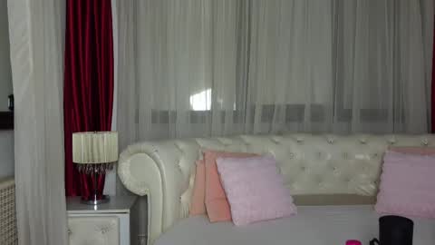 Snapshot of ninacrystal chatting on 02.18.25 NinaCrystal online show from 02.18.25