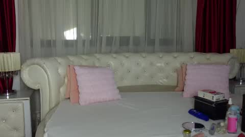 Snapshot of ninacrystal chatting on 02.21.25 NinaCrystal online show from 02.21.25