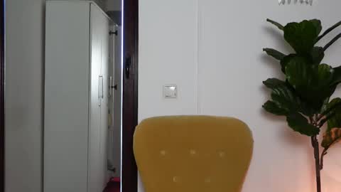 Snapshot of ninacrystal chatting on 09.12.25 NinaCrystal online show from 09.12.25