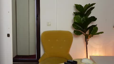 Snapshot of ninacrystal chatting on 09.17.25 NinaCrystal online show from 09.17.25