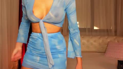 Snapshot of ninacrystal chatting on 09.27.25 NinaCrystal online show from 09.27.25