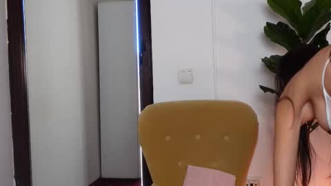 Snapshot of ninacrystal chatting on 11.24.25 NinaCrystal online show from 11.24.25