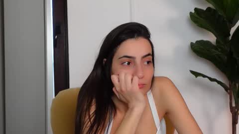 Snapshot of ninacrystal chatting on 12.23.25 NinaCrystal online show from 12.23.25