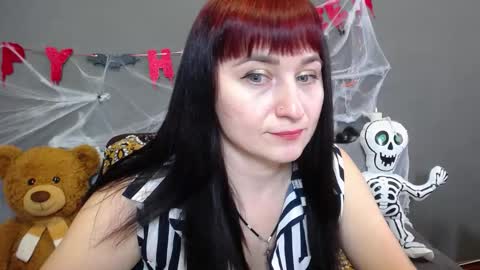 ninaflawlees online show from 10.24.25