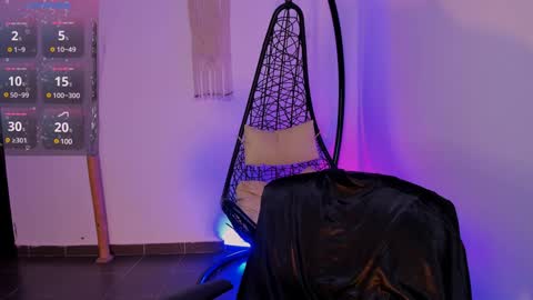 Snapshot of ninamonroee chatting on 12.23.24 ninamonroee online show from 12.23.24