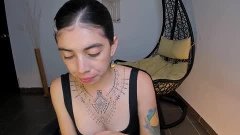 Snapshot of ninamonroee chatting on 02.13.25 ninamonroee online show from 02.13.25