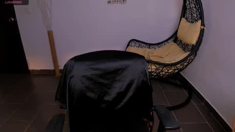 Snapshot of ninamonroee chatting on 03.10.25 ninamonroee online show from 03.10.25