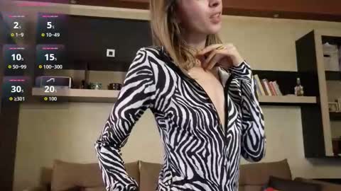 NinaNovalicious online show from 11.28.25