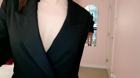 Snapshot of ninaoneil chatting on 02.22.25 NinaOneil online show from 02.22.25