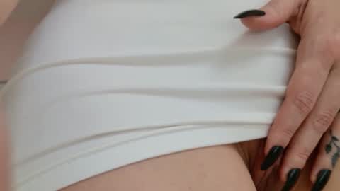 Snapshot of ninaoneil chatting on 02.26.25 NinaOneil online show from 02.26.25