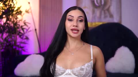 Snapshot of ninasolenne chatting on 10.26.25 Ninna online show from 10.26.25