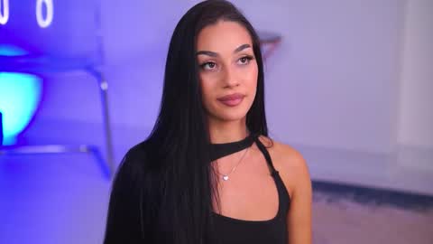 Snapshot of ninasolenne chatting on 12.15.25 Ninna online show from 12.15.25