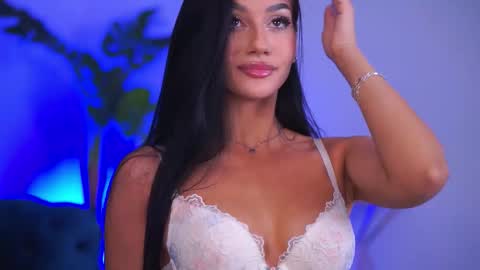 Snapshot of ninasolenne chatting on 12.22.25 Ninna online show from 12.22.25