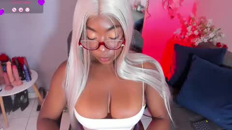 Snapshot of nini_martinii chatting on 12.20.25 NINI online show from 12.20.25