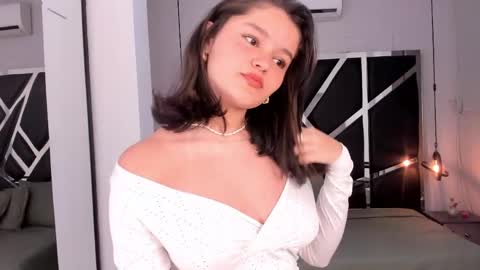 Snapshot of nini_solei chatting on 05.19.26 nini_solei online show from 05.19.26