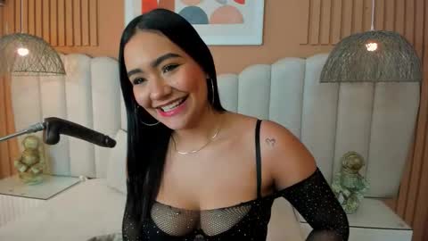 Snapshot of noa_moon chatting on 11.16.25 Noa online show from 11.16.25