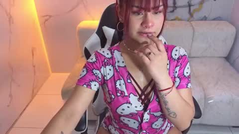 Snapshot of noa_tp chatting on 10.21.25 Noa online show from 10.21.25