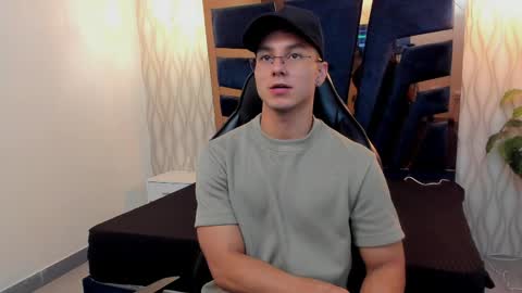 Snapshot of noah_clarkk chatting on 04.02.26 Noah online show from 04.02.26